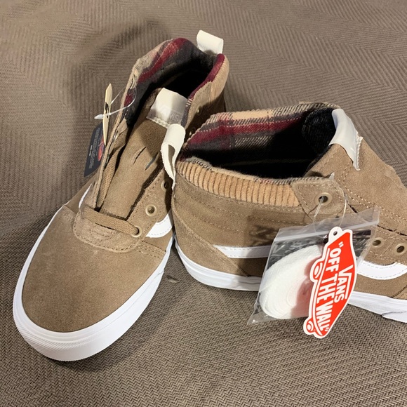 Woman’s MTE Vans - Picture 2 of 4